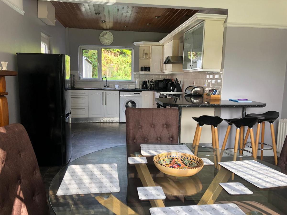 Fairway House Villa แคร์ริกเฟอร์กัส ภายนอก รูปภาพ